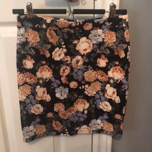 Flower pattern skirt black